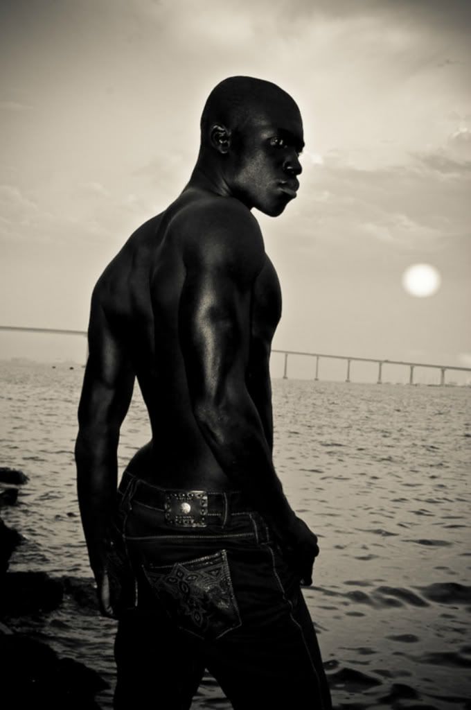 http://i38.photobucket.com/albums/e108/pahoadude/Featured%20Models/BrandonRunway-4-1.jpg