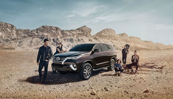 Toyota Fortuner 2017: 'Tượng đài' huyền thoại của phân khúc