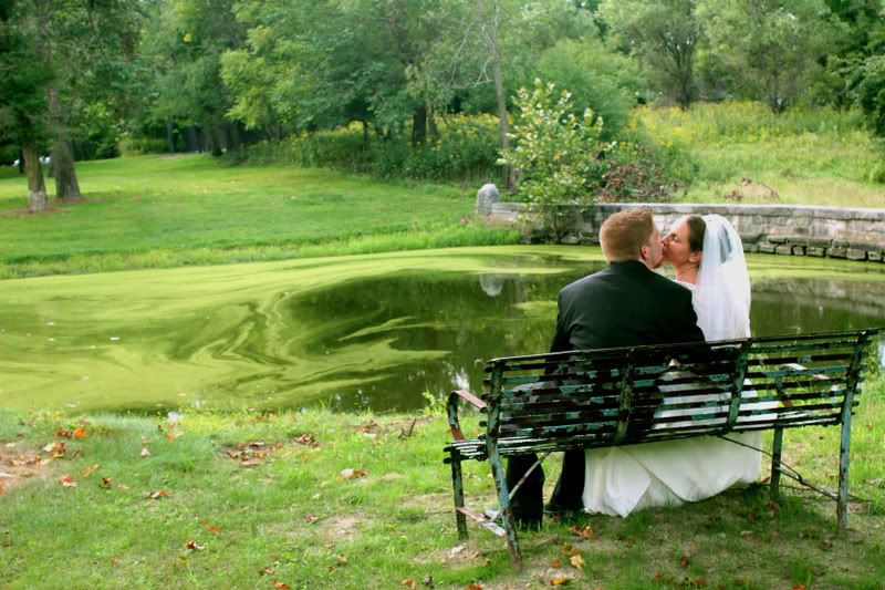 IMAGE: http://i38.photobucket.com/albums/e110/Lovebugg42/KristenandJosh244.jpg