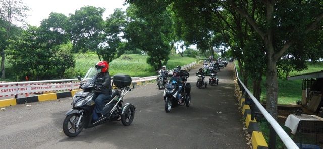Konvoi kawan DMC saat memasuki pelataran parkir area pelatihan RDL di Pondok Cabe.