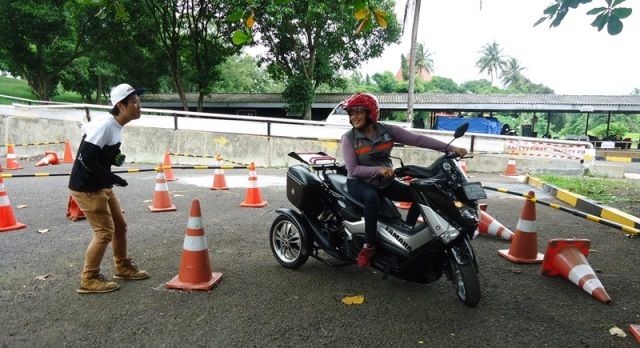Shinta Utami, peturing Difabel yang sukses berkendara jelajah Sabang sampai Merauke turut hadir di arena pelatihan.