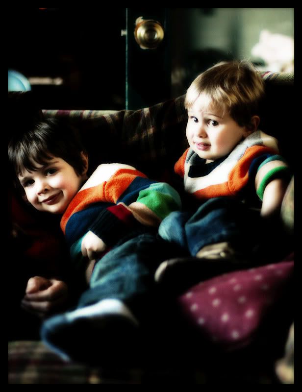 IMAGE: http://i38.photobucket.com/albums/e127/whoopsjenny/christmas.jpg