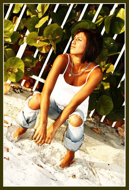 IMAGE: http://i38.photobucket.com/albums/e127/whoopsjenny/kim14resized.jpg