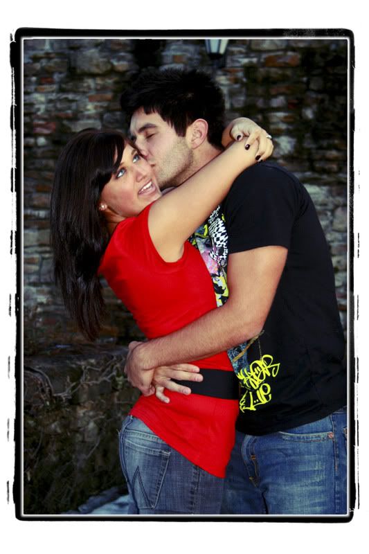 IMAGE: http://i38.photobucket.com/albums/e127/whoopsjenny/kiss.jpg