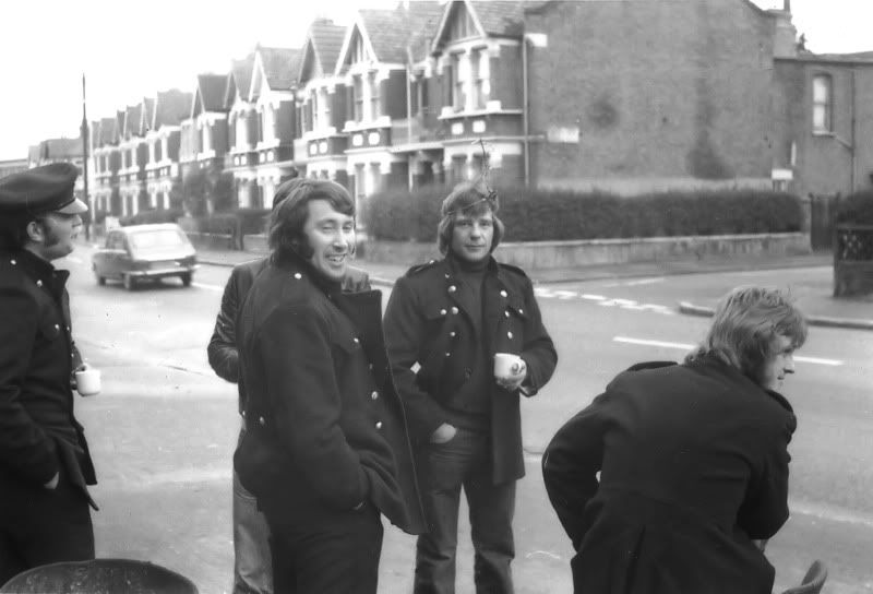 Acton_LFB_Fire_D22_Strike_Firemen_001.jpg